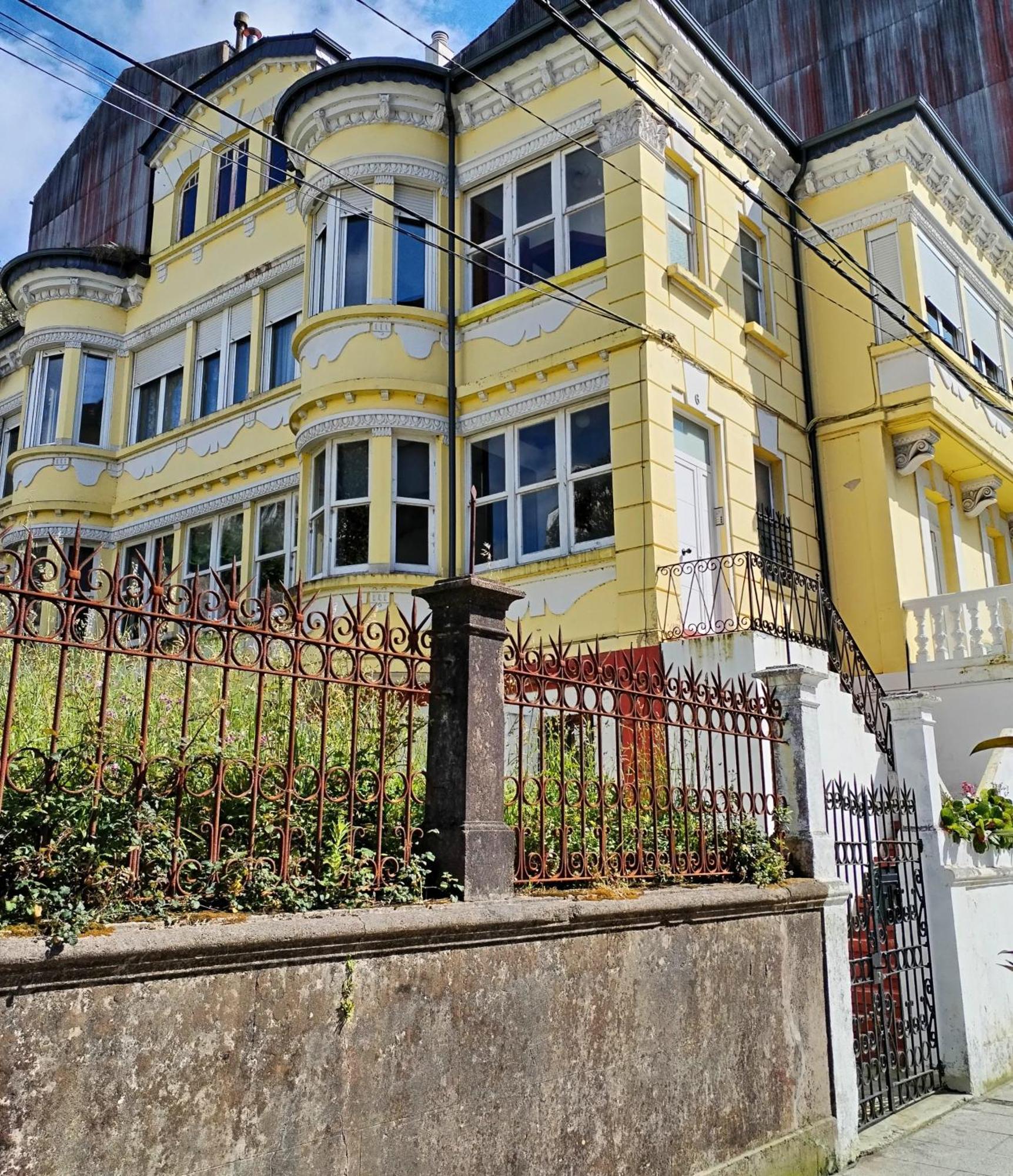 Yellow House Viveiro Kültér fotó